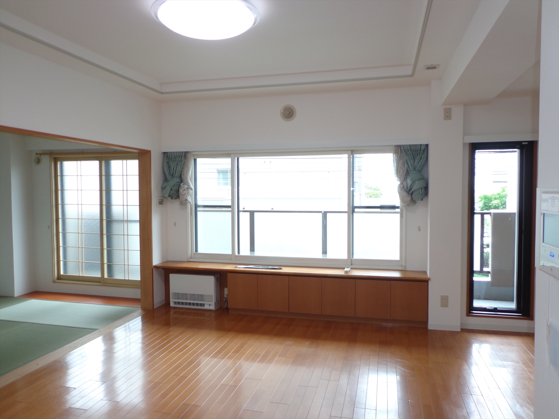 室内を対象としたアスベスト検体採取作業