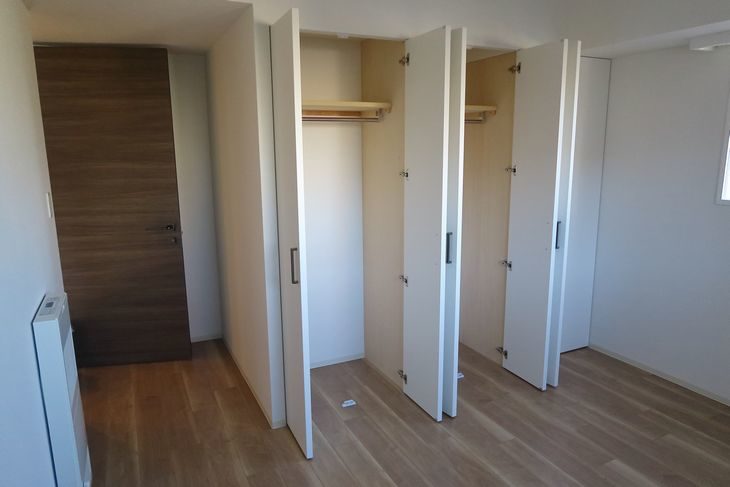 アスベスト含有調査のための検体採取作業写真