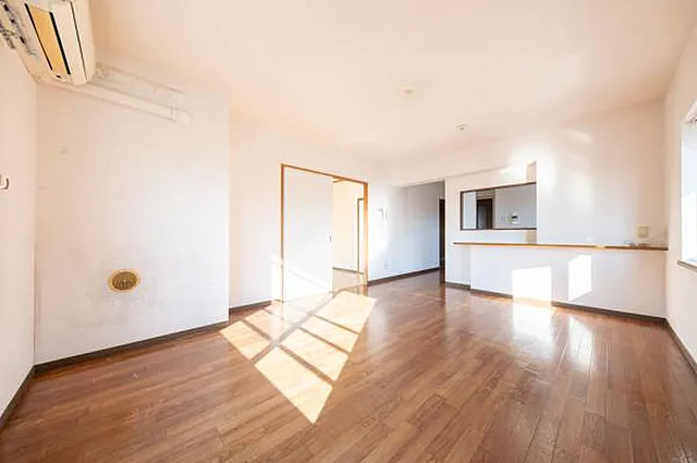 アスベスト分析前の検体採取作業